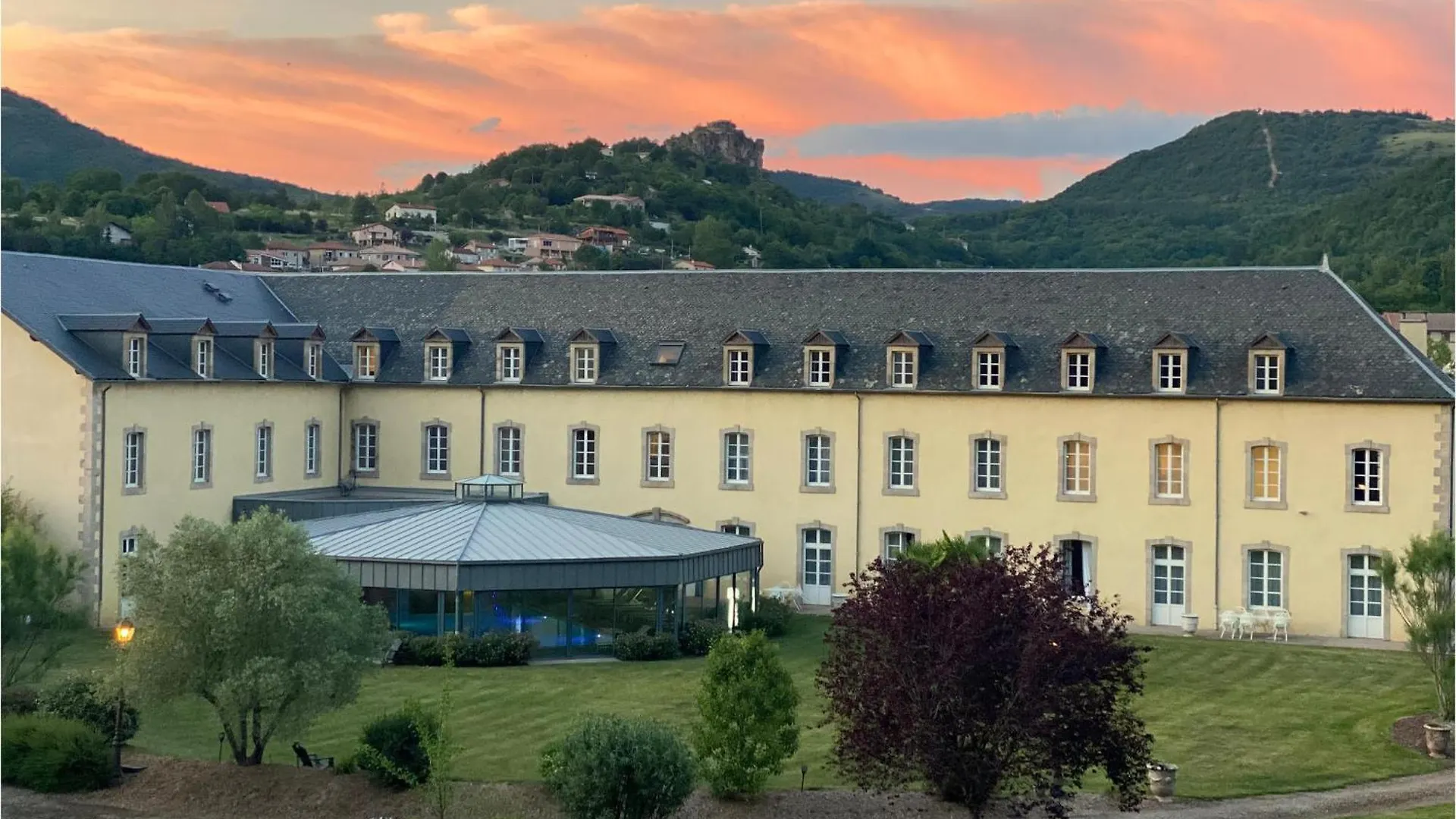 Amazing Apartment In Saint-Affrique With Wifi 0*,  Francja